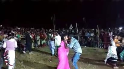 ಭಾರೀ ವಿವಾದಕ್ಕೆ ಕಾರಣವಾಯ್ತು ಜೆಎಂಎಂ ಮುಖಂಡರ ಕಿಸ್ಸಿಂಗ್ ಕಾಂಪಿಟೇಷನ್