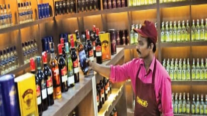 கொஞ்சம் நல்ல குவாலிட்டி சரக்கு அடிக்கலாம்னா இப்படி விலை ஏத்திட்டாங்களே….. புலம்பும் குடிமகன்கள்…..