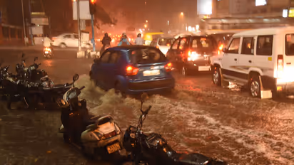 Monsoon Rain ಒಂದೇ ತಾಸಲ್ಲಿ 10 ಸೆಂ.ಮೀ. ಮಳೆಗೆ ಬೆಂಗಳೂರು ತತ್ತರ!