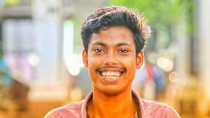 'വയറ് നിറയെ ഭക്ഷണം തന്നതിന് ഒരു പാട് നന്ദി'; കണ്ണീര് അണിയിച്ച് അഭിമന്യുവിന്‍റെ കുറിപ്പ്