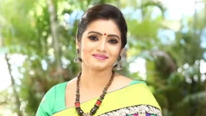 பிரபல சீரியல் நடிகை ஸ்ரித்திகாவின் அதிரடி முடிவு...! அதிர்ச்சியில் ரசிகர்கள்...!