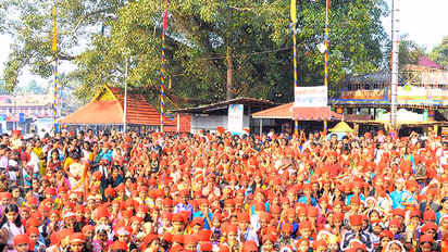 കണിച്ചുകുളങ്ങര ക്ഷേത്രത്തില് ചിക്കരവഴിപാടിന് തിരക്കേറി
