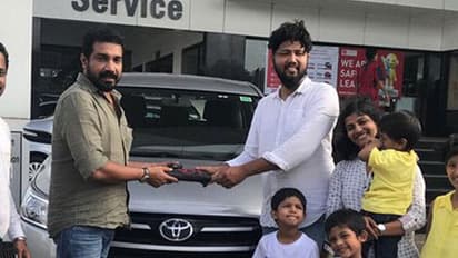 മെക്സിക്കന്‍ അപരാതയുടെ സംവിധായകന് നിർമാതാവിന്റെ വക ഇന്നോവ ക്രിസ്റ്റ