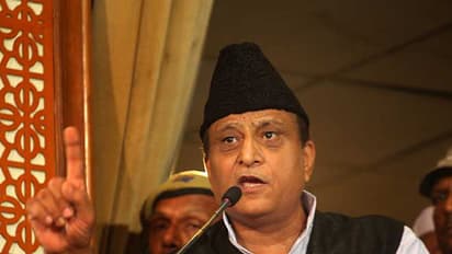 आजम खान का दांव, सपा को जिताएं तो IAS अफसर करेंगे जूता साफ