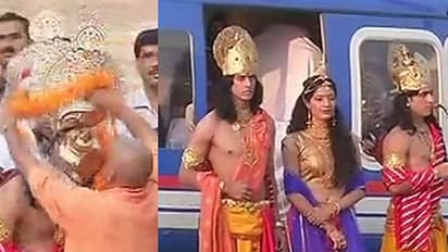 രാമ-ലക്ഷ്ണന്മാര് ഹെലികോപ്റ്ററില് എത്തി, മറ്റൊരു ഹെലികോപ്ടര് പുഷ്പവര്ഷം നടത്തി-അയോധ്യയില് ദീപാവലി