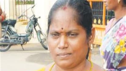 கடனுக்காக வீட்டை அபகரிக்க முயற்சி; பாதிக்கப்பட்ட பெண் ஆட்சியரிடம் முறையீடு...
