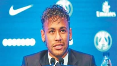 பார்சிலோவில் இருந்த நெய்மரை வாங்கியது பிஎஸ்ஜி; சும்மா இல்லைங்க ரூ.1680 கோடிக்கு வாங்கியது பிஎஸ்ஜி…