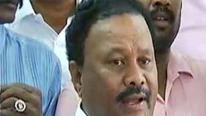 இரட்டையர்களுக்கும் போயஸ் கார்டன் ரெய்டுக்கும் சம்பந்தமே இல்லையாம்! விளக்கம் கொடுக்கும் அமைச்சர் சீனிவாசன்!