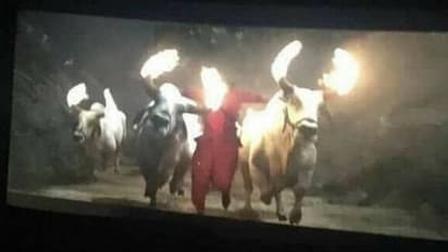 இணையத்தில் வெளியானது பாகுபலி 2 - அதிர்ச்சியில் படக்குழுவினர்!