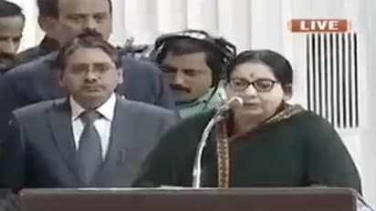 Jayalalithaa sworn in as chief minister again