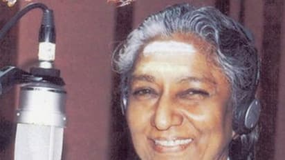 குரலால் மயக்கிய செந்தூரப்பூ... பாடகி எஸ்.ஜானகியின் பிறந்தநாள் இன்று - அவரைப்பற்றிய 10 ஆச்சர்ய தகவல்கள் இதோ