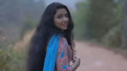 ലൈഫ് ഒരു കളര്പടം തന്നെ! കാണാം ആ പ്രണയ ഗാനരംഗം