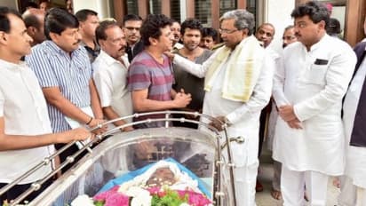 பர்வதம்மாள் மறைவு - சித்தராமையா, தேவகவுடா நேரில் அஞ்சலி..!!!