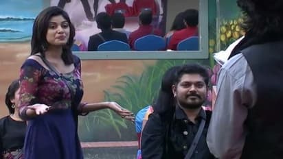 சோம்பேறி விருதை தூக்கியெறிந்த ஓவியா.. – மீண்டும் சினேகனுக்கு அவமானம்!!