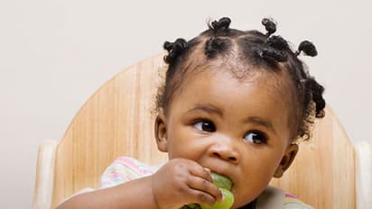 Here’s why you should not allow your toddlers to eat grapes alone