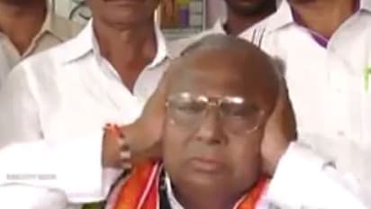 ఓయూ భూముల పరిశీలనకు కాంగ్రెస్ బృందం: పట్టు తప్పి కింద పడ్డ వీహెచ్