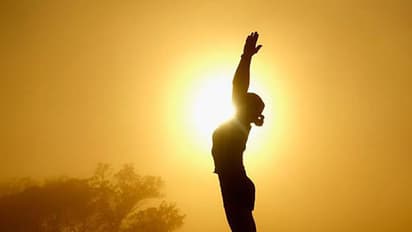 സൂര്യനമസ്കാരം ചെയ്യുന്നത് കൊണ്ടുള്ള 5 ഗുണങ്ങൾ