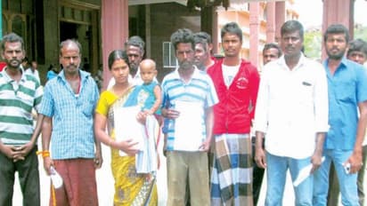 போலீஸ் என் மகனை பொய் வழக்கில் கைது செய்ய பார்க்கின்றனர் – தாய் ஆட்சியரிடம் வேதனையுடன் புகார்…