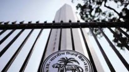 வங்கிக் கணக்குடன், ஆதார் எண் இணைக்க தேவையில்லை !! ரிசர்வ் வங்கி அதிரடி !!!