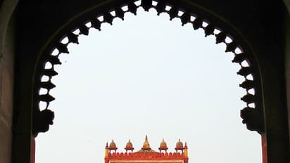 ಫತೇಪುರ್ ಸಿಕ್ರಿ ದರ್ಗಾ ಅಡಿಯಲ್ಲಿ ಹಿಂದೂ ದೇವಾಲಯದ ಕುರುಹು, ಅರ್ಜಿ ವಿಚಾರಣೆಗೆ ಕೋರ್ಟ್ ಅಸ್ತು!