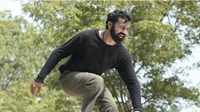 സൂര്യനെ പോലെ പ്രണവ് മോഹന്ലാല് ആദിയിലെ ആദ്യ ഗാനം കാണാം