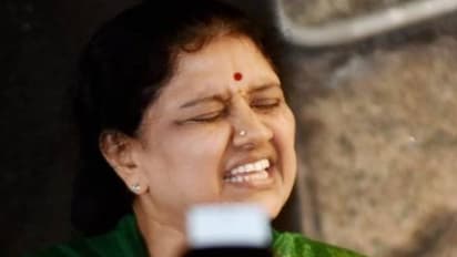 கட்சிய தினகரன் காலி செய்துடுவார்...போட்டுக் கொடுத்த நிர்வாகிகள்! அரண்டு போன சசிகலா!