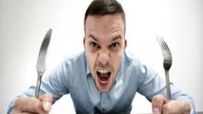 எத்தனை நாள் ஒரு மனிதனால் சாப்பிடாமல் வாழ முடியும் தெரியுமா?