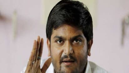 দল ছাড়লেন হার্দিক প্যাটেল,  গুজরাটে বড় ধাক্কার মুখোমুখি কংগ্রেস 