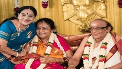 காதல் மனைவியுடன் '80-வது பிறந்த நாள்' கொண்டாடிய வெண்ணிற ஆடை மூர்த்தி...! குவிந்த வாழ்த்து...!