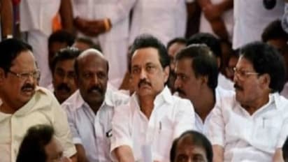 அடுத்த ஆப்பு நமக்காத்தான் இருக்கும்..! எல்லாரும் வாங்க பேசணும்..! இன்று கூடுகிறது திமுக எம்.எல்.ஏக்கள் கூட்டம்..!