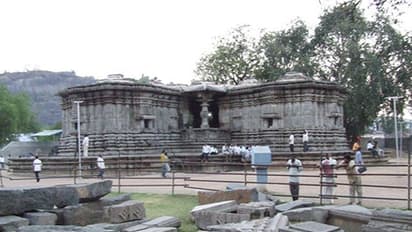 వెయ్యి స్తంభాల గుడికి వెయ్యి కష్టాలు