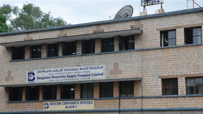 ಬೆಸ್ಕಾಂ ಅಧಿಕಾರಿಗಳ ನಿರ್ಲಕ್ಷ್ಯ: ವಿದ್ಯುತ್ ಸಾಮಗ್ರಿ ಪೂರೈಸದೆ ಪಾಳು ಬಿದ್ದ ಉಗ್ರಾಣ