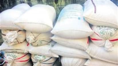 ஆந்திராவுக்கு கடத்தப்படவிருந்த 1 டன் ரேசன் அரிசி பறிமுதல்; பதுக்கி வைத்தவர்கள் யார்? விசாரணை நடக்கிறது...