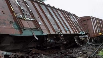 Dharwad: ಹಳಿ ಬಿಟ್ಟ ಸರಕು ಸಾಗಾಣಿಕೆ ರೈಲು: ತಪ್ಪಿದ ಭಾರೀ ದುರಂತ