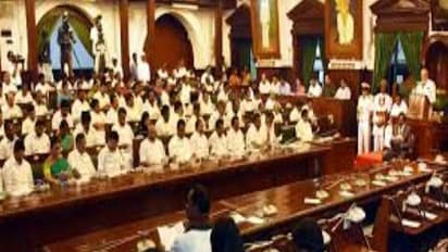 பறக்கப்போறது வெள்ளை குதிரையா இல்ல கவருமெண்டு மானமா?: முதலீட்டாளர் மாநாட்டின் முதல் நடுக்கம்.