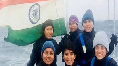 കാറ്റിനെ കൂസാതെ കേപ് ഹോൺ താണ്ടി പുതുചരിത്രമെഴുതി ഇന്ത്യൻ വനിതകൾ