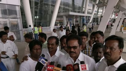 இரட்டை இலை குஷியில் OPS-EPS உள்ளபோது...."பிட்டு" போட்ட திருநாவுகரசர்..!