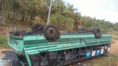 அரசு பேருந்து பள்ளத்தில் கவிழ்ந்து விபத்து - 20 பேர் படுகாயம்...!!!