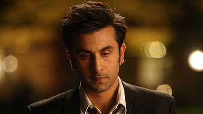 Ranbir Kapoor gets trolled after fan touches his feet, worships him (Video)