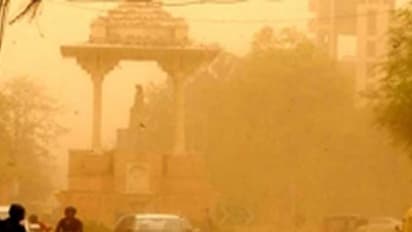 ಹಗರಿಬೊಮ್ಮನಹಳ್ಳಿಯಲ್ಲಿ ಎಲ್ಲಿ ನೋಡಿದ್ರೂ ಧೂಳೇ ಧೂಳು!