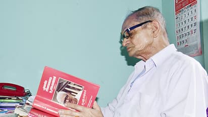 പുസ്തകങ്ങളുടെ മുത്തച്ഛനെ തേടി ഒടുവില് പുരസ്കാരമെത്തി