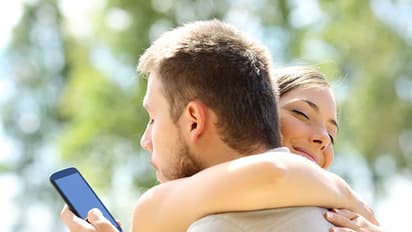 Cheating Partner : ಒಂದೇ ಬಾರಿ ಇಬ್ಬರ ಜೊತೆ ಲವ್ವಿಡವ್ವಿ, ಸಂಗಾತಿ ಗುಟ್ಟು ಹೀಗೆ ರಟ್ಟು