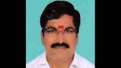 நீங்க இல்லன்னா என்ன... நானே களத்துல இறங்குவேன்! அரசு பேருந்தை இயக்கும் அதிமுக எம்.எல்.ஏ.!