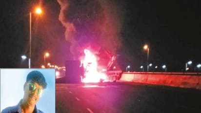 ஜல்லிக் கற்களை ஏற்றி சென்ற லாரி விபத்தில் சிக்கியது; டேங்கில் தீப்பிடித்ததில் ஓட்டுநர் உடல் கருகி பலி...