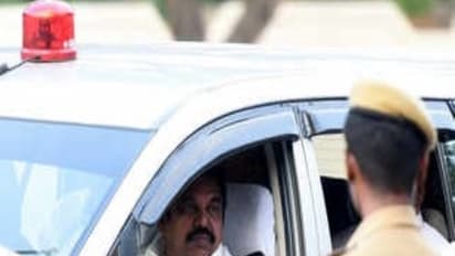 பசுமை வழிச்சாலைக்கு எதிர்ப்பு! சேலத்தில் எடப்பாடி பழனிசாமி கார் மீது கல்வீச்சு!