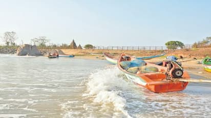 கடந்த இரண்டு நாள்களாக மாமல்லபுரத்தில் கடல் சீற்றம்; மீனவர் படகுகள் ராட்சத அலைகளில் சிக்கின…