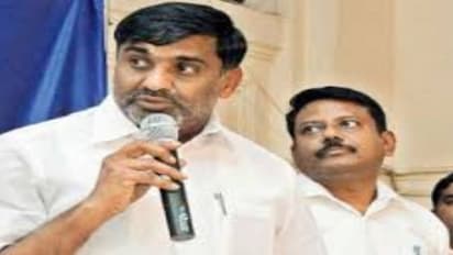 சசிகலாவை ஒதுக்கிய பிறகு தான் கட்சியும் ஆட்சியும் நடத்துகிறோம் அமைச்சர் வீரமணி..! சலசலக்கும் அமைச்சர்கள்..!