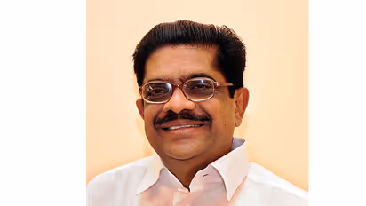 അതിരപ്പള്ളി: നീക്കത്തിനു പിന്നില്‍  നിര്‍മ്മാണ ലോബിയെന്ന് സുധീരന്‍