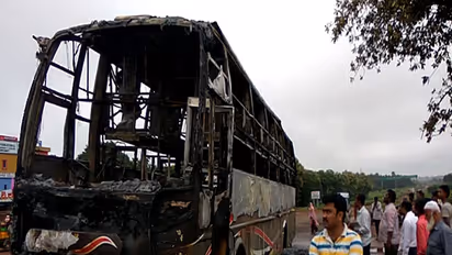 ಚಲಿಸುತ್ತಿದ್ದ ಬಸ್'ಗೆ ತಗುಲಿದ ಬೆಂಕಿ: ಸುಟ್ಟು ಕರಕಲಾಯ್ತು ಎಳೆ ಜೀವ!