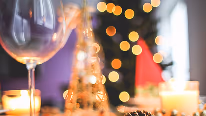 4 ways to behave at office parties